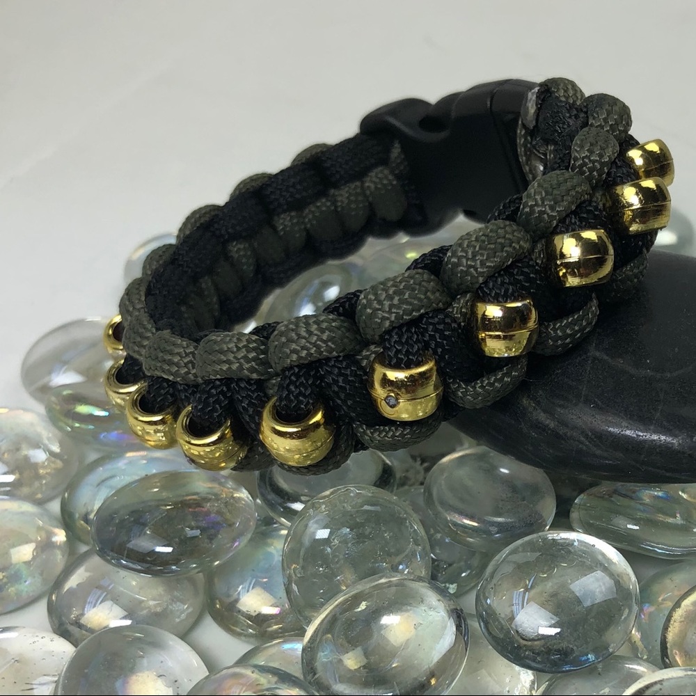 Cleopatra 550 Paracord Bracelet w Black Buckle